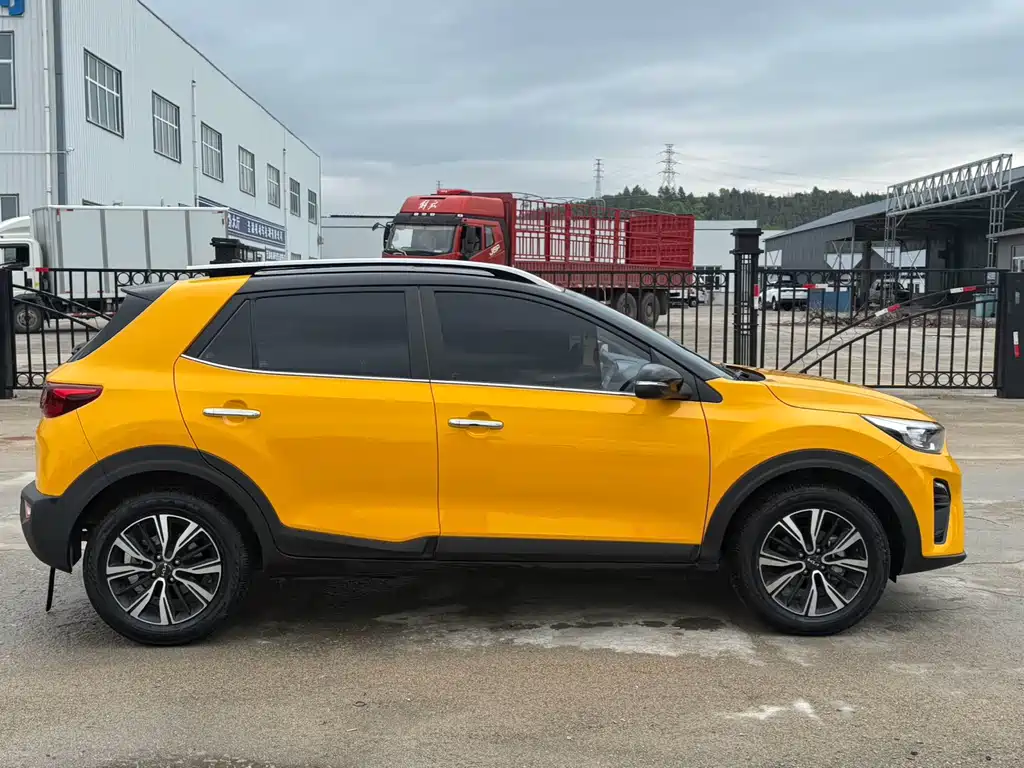 Stonic 1.4 L CVT Sunroof