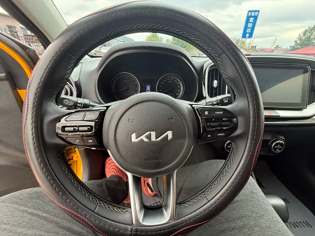 Stonic 1.4 L CVT Sunroof