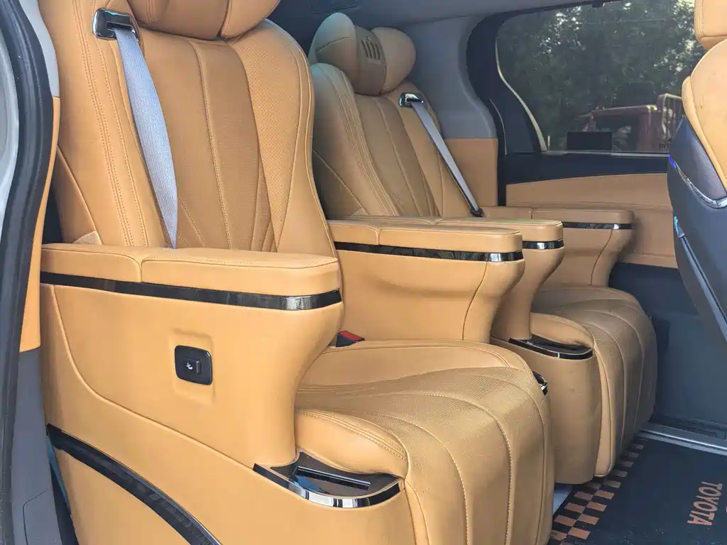 Granvia 2.5 L Hybrid Comfort