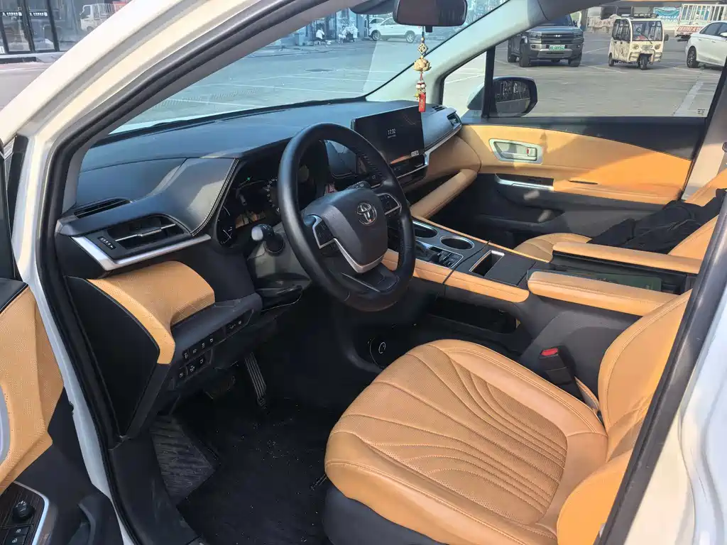 Granvia 2.5 L Hybrid Comfort
