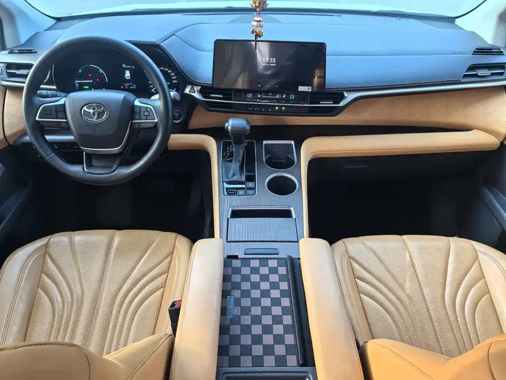 Granvia 2.5 L Hybrid Comfort