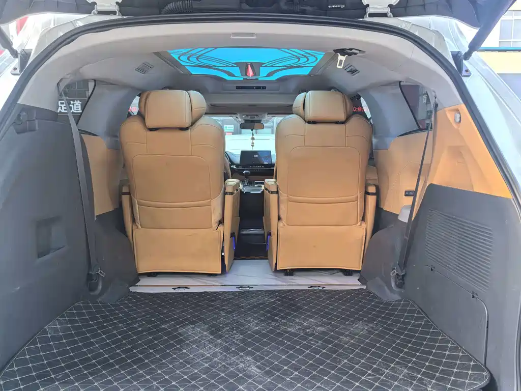 Granvia 2.5 L Hybrid Comfort