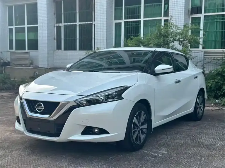Nissan Lannia 1.6 L CVT Cool