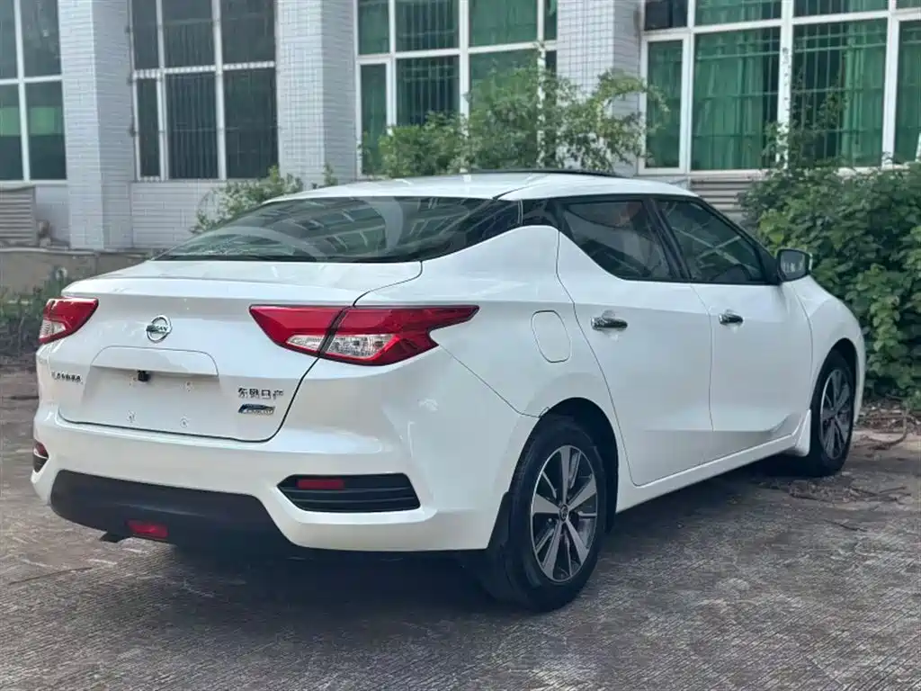 Lannia 1.6 L CVT Cool