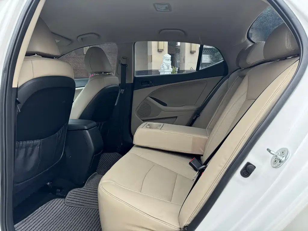 Kia K5 2.0 L Auto GL