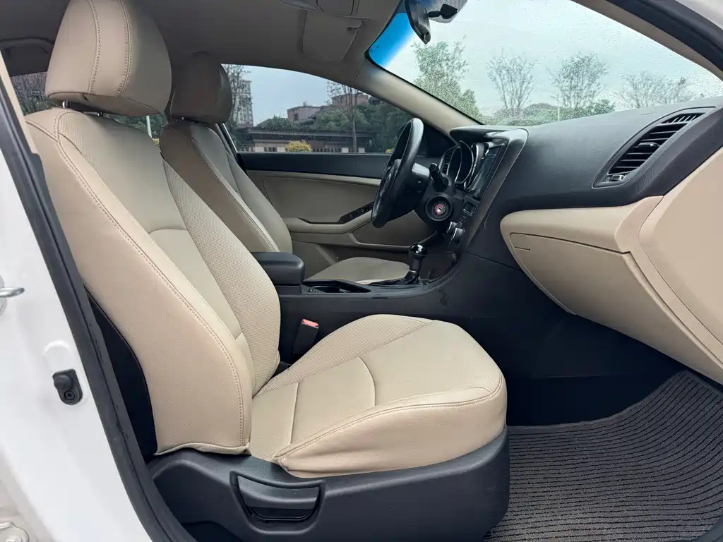 Kia K5 2.0 L Auto GL