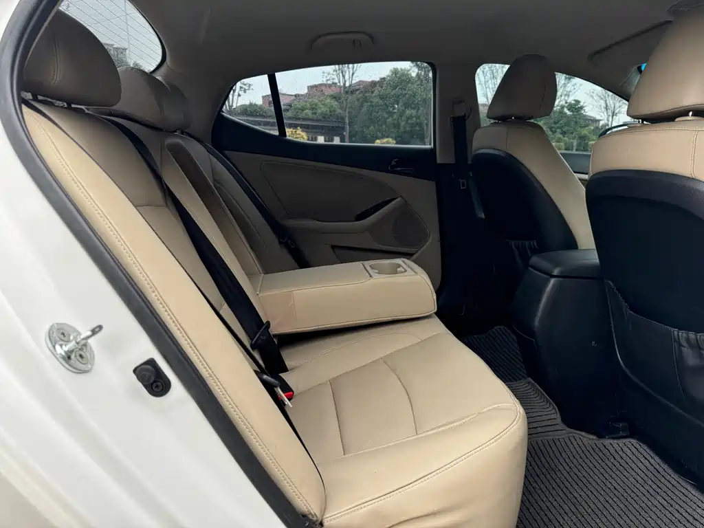 Kia K5 2.0 L Auto GL