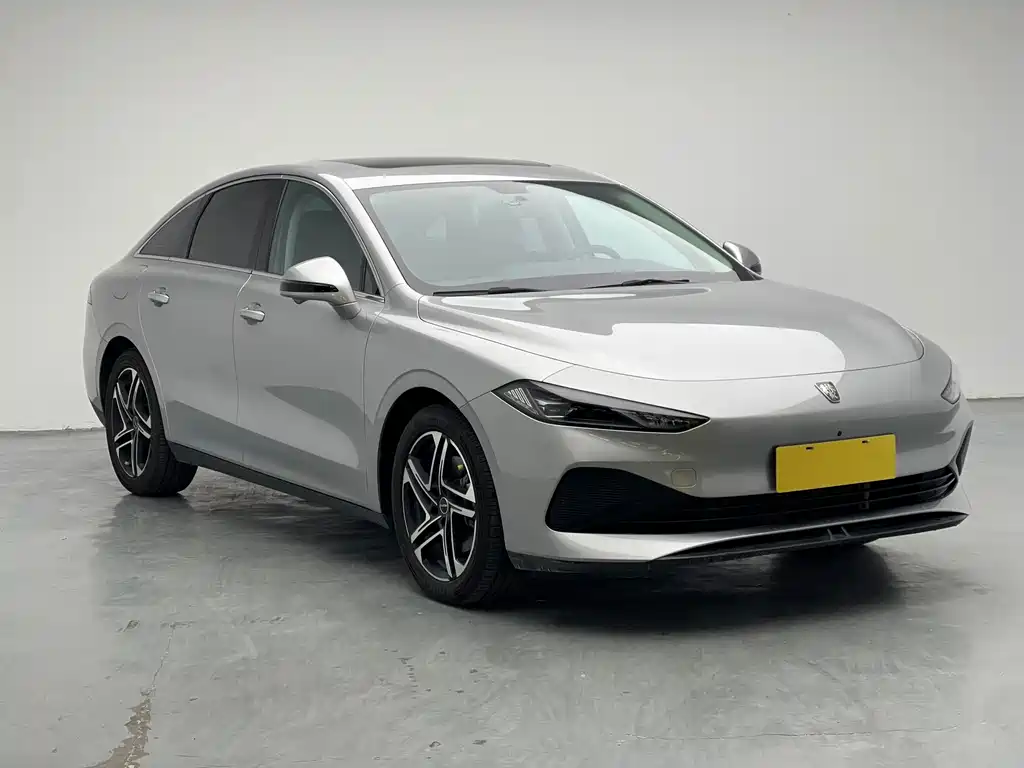 Roewe D7 DMH 125 km Outstanding
