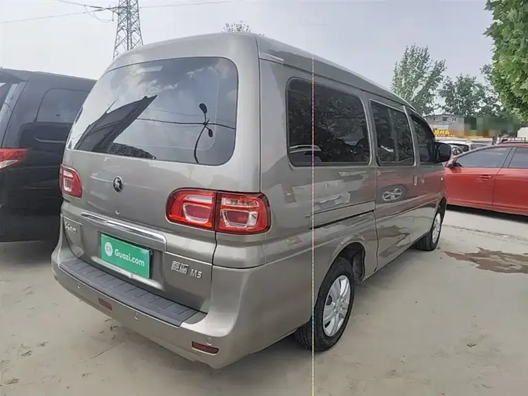 Dongfeng Lingzhi M5 L 1.6 L Basic 7-seat
