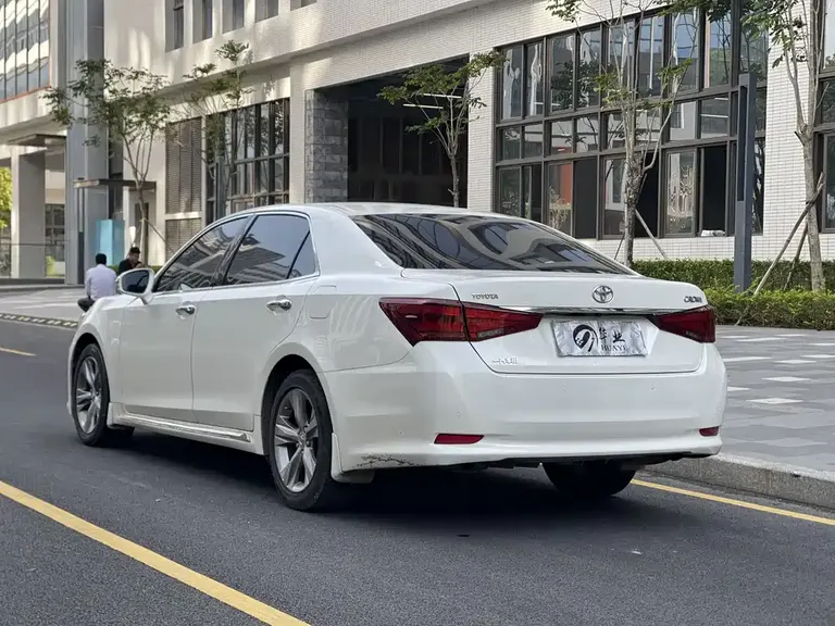 Toyota Crown 2.0 T Fashion