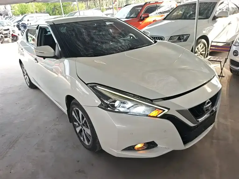 Nissan Lannia 1.6 L CVT Cool