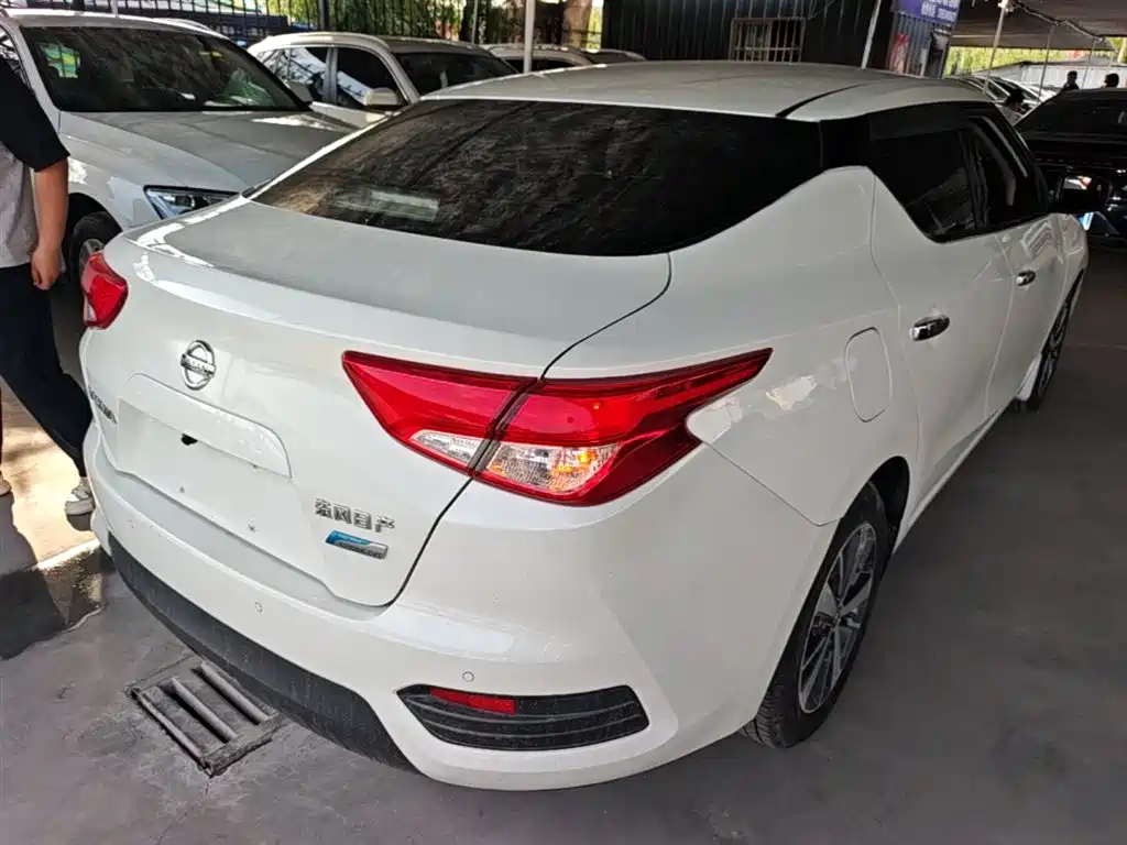 Lannia 1.6 L CVT Cool