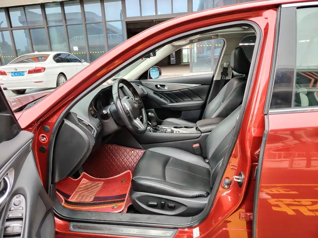 Infiniti Q50 L 2.0 T Comfort CN-VI