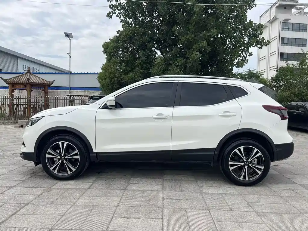 Qashqai Classic 2.0 L CVT XV+ Leading