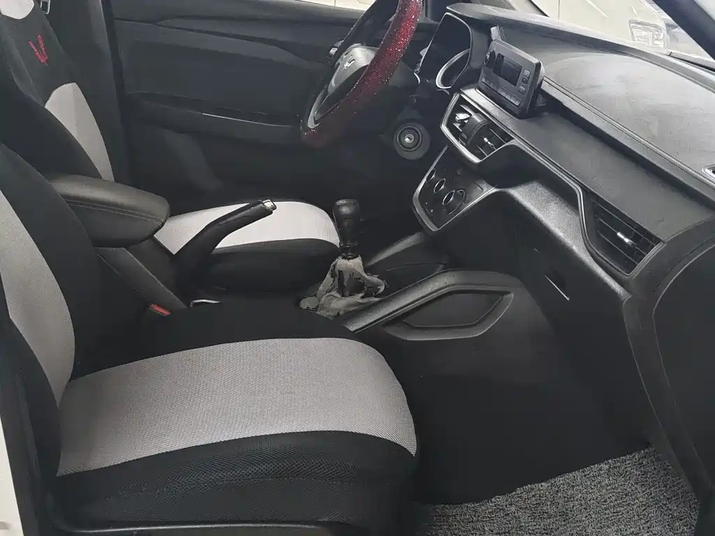 Wuling Hongguang S3 1.5 L Manual Standard CN-V