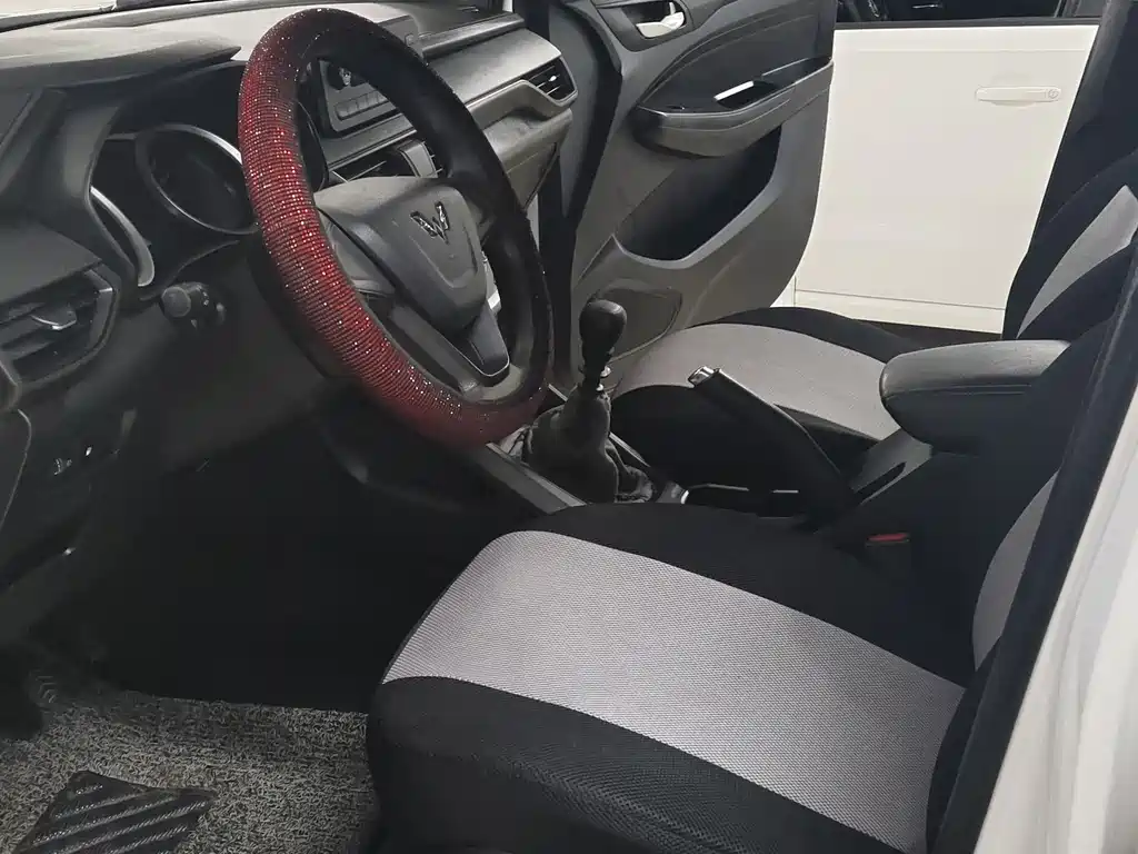 Wuling Hongguang S3 1.5 L Manual Standard CN-V