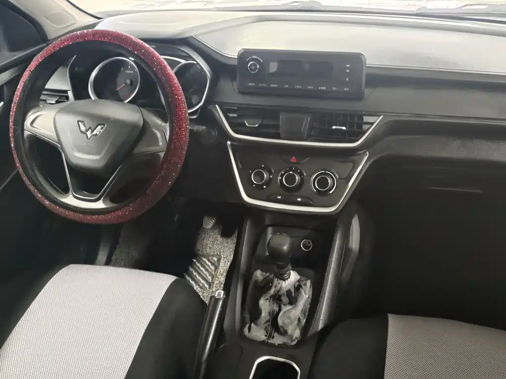 Wuling Hongguang S3 1.5 L Manual Standard CN-V