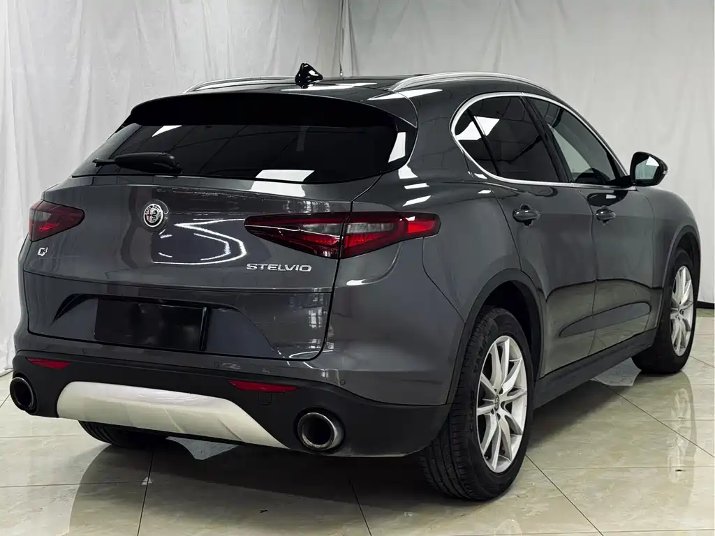 Stelvio 2.0 T 200 HP Luxury