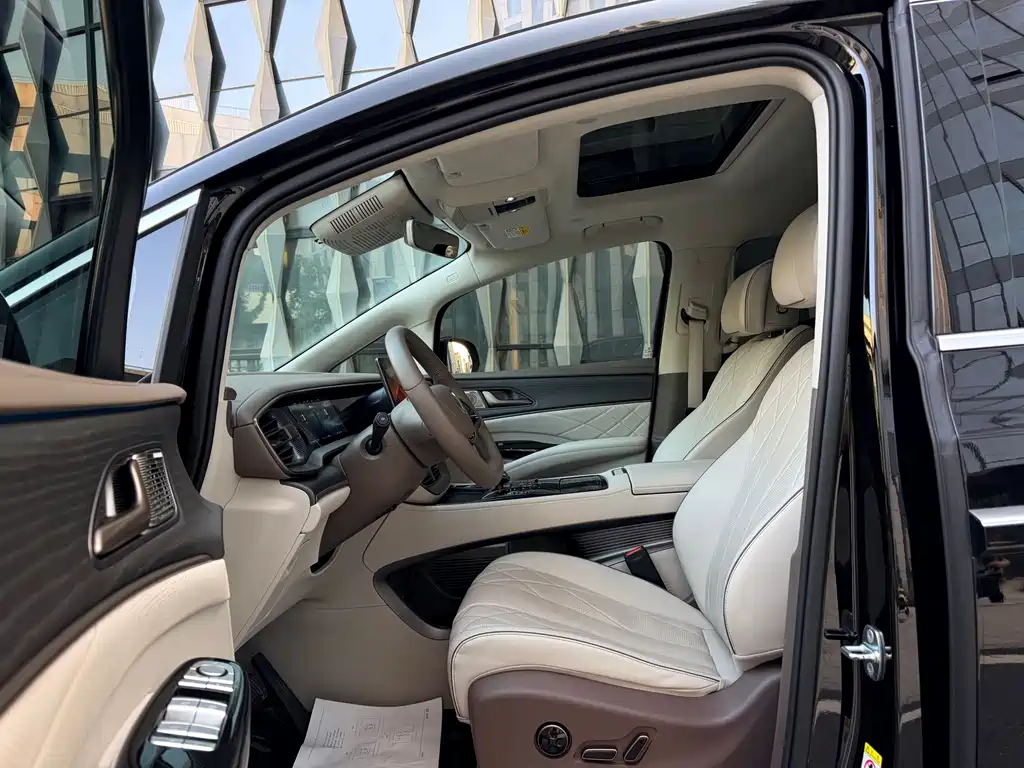 Denza D9 DM-i 970 4 WD Flagship