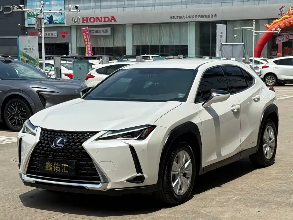 Lexus UX 260 h · CN-V