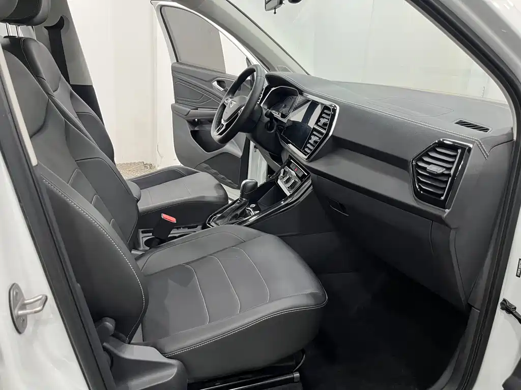 Jetta VS7 Panda 1.4 T Auto Joy