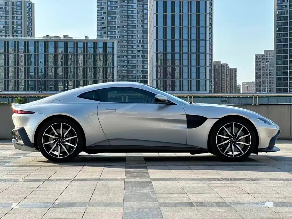V8 Vantage 4.0 T V8 Coupe