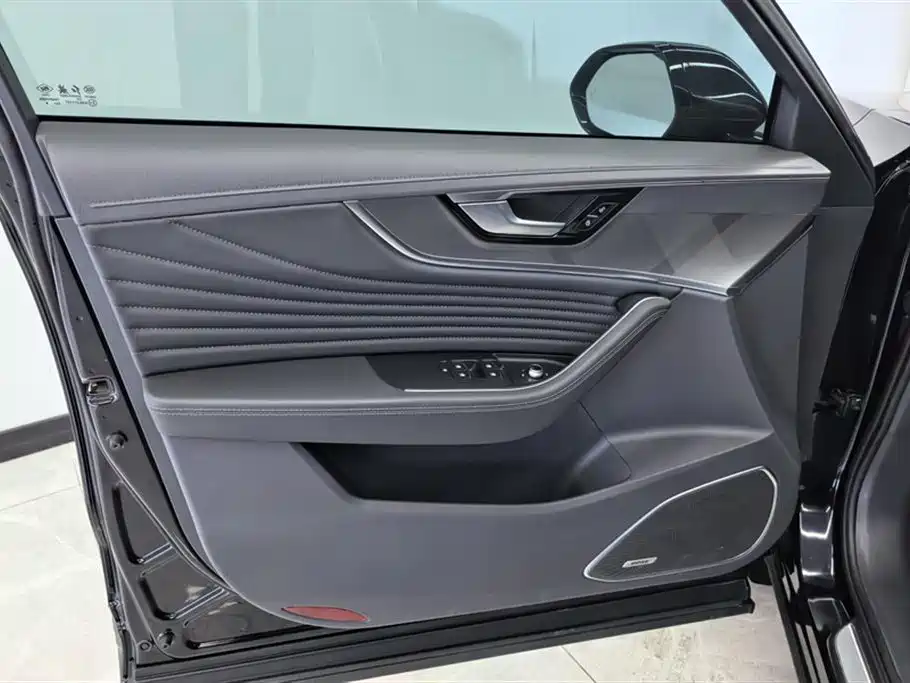 Hongqi HS5 2.0 T Flagship Enjoyment Pro
