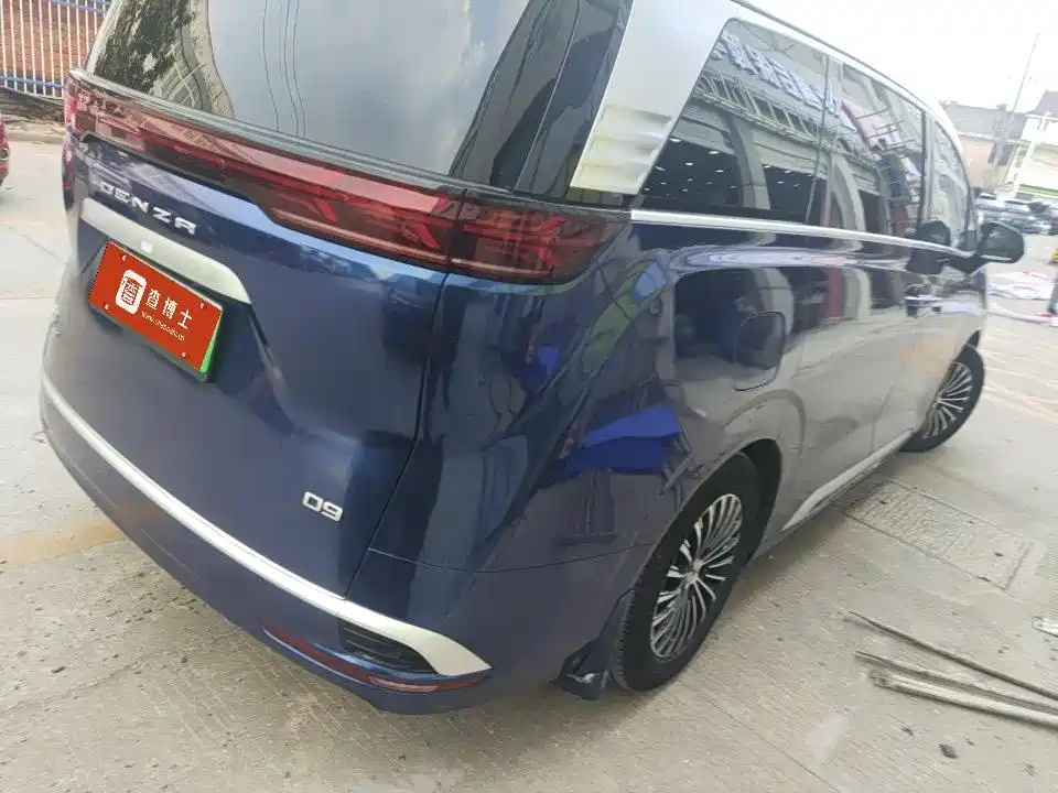 Denza D9 DM-i 970 4 WD Flagship