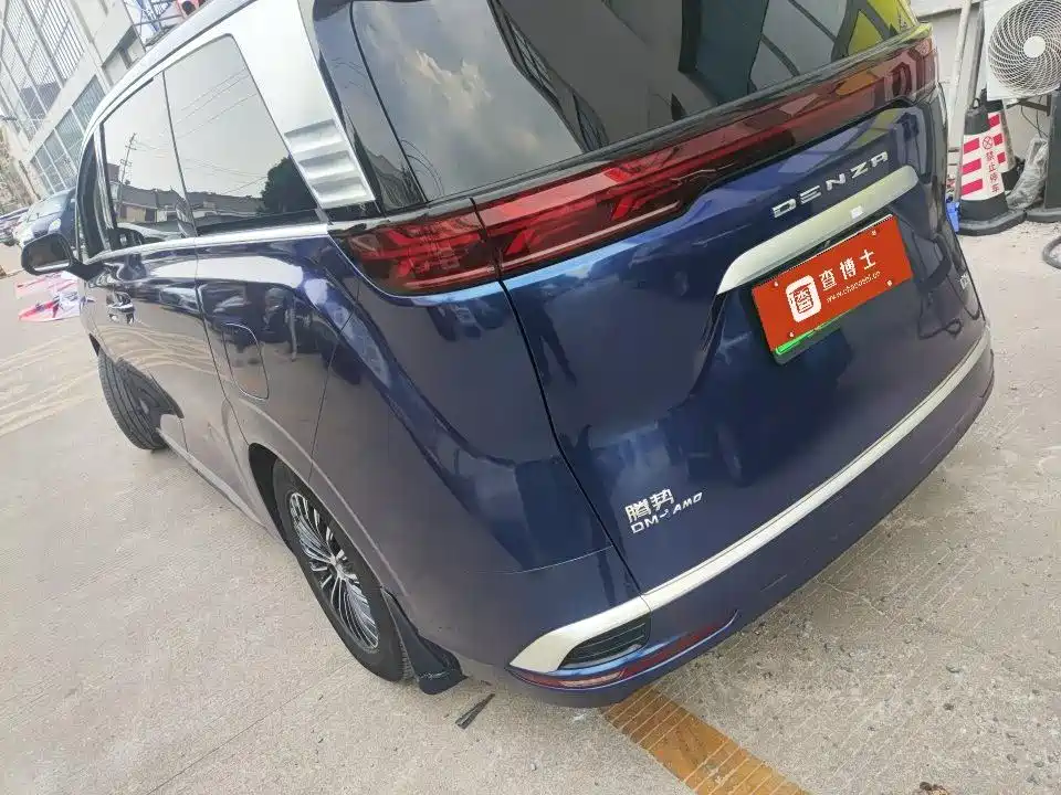 Denza D9 DM-i 970 4 WD Flagship