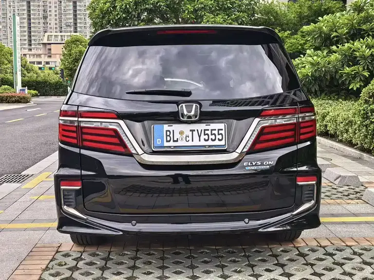 Honda Elysion 2.0 L Hybrid Luxury
