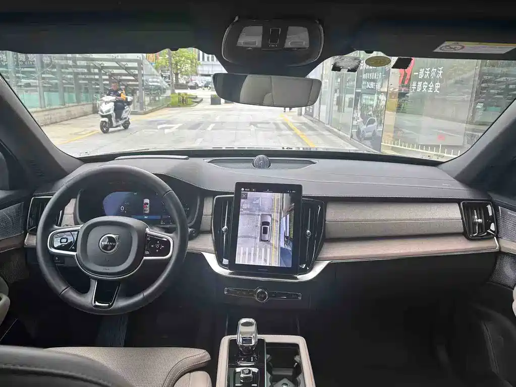 Volvo XC90 PHEV 沃尔沃XC90插电式混动 2026款 T8 智尊豪华版 7座