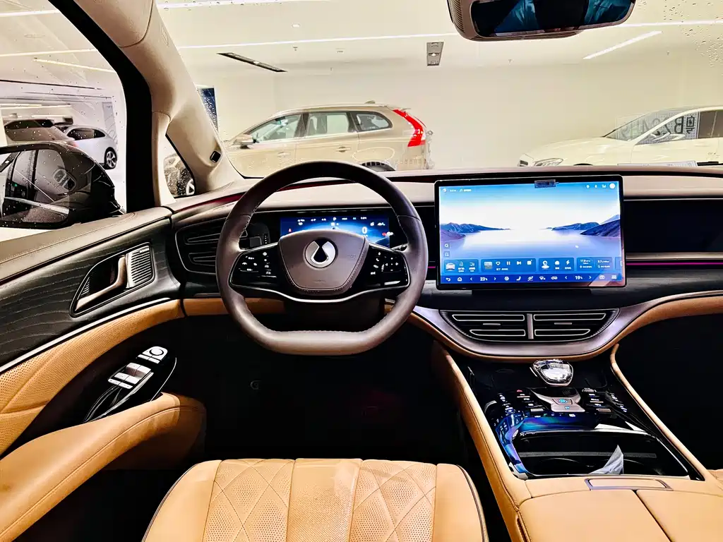 Denza D9 DM-i 970 4 WD Flagship