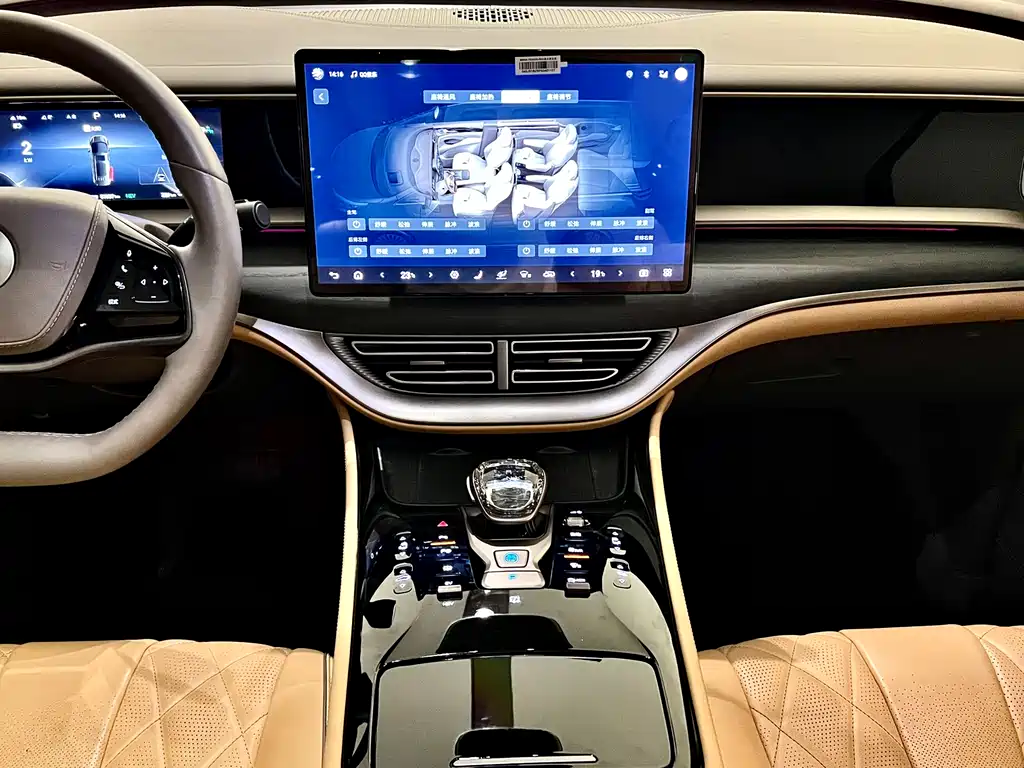 Denza D9 DM-i 970 4 WD Flagship