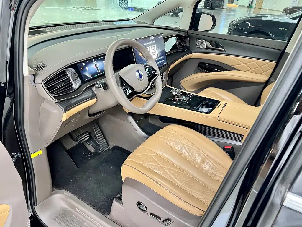 Denza D9 DM-i 970 4 WD Flagship
