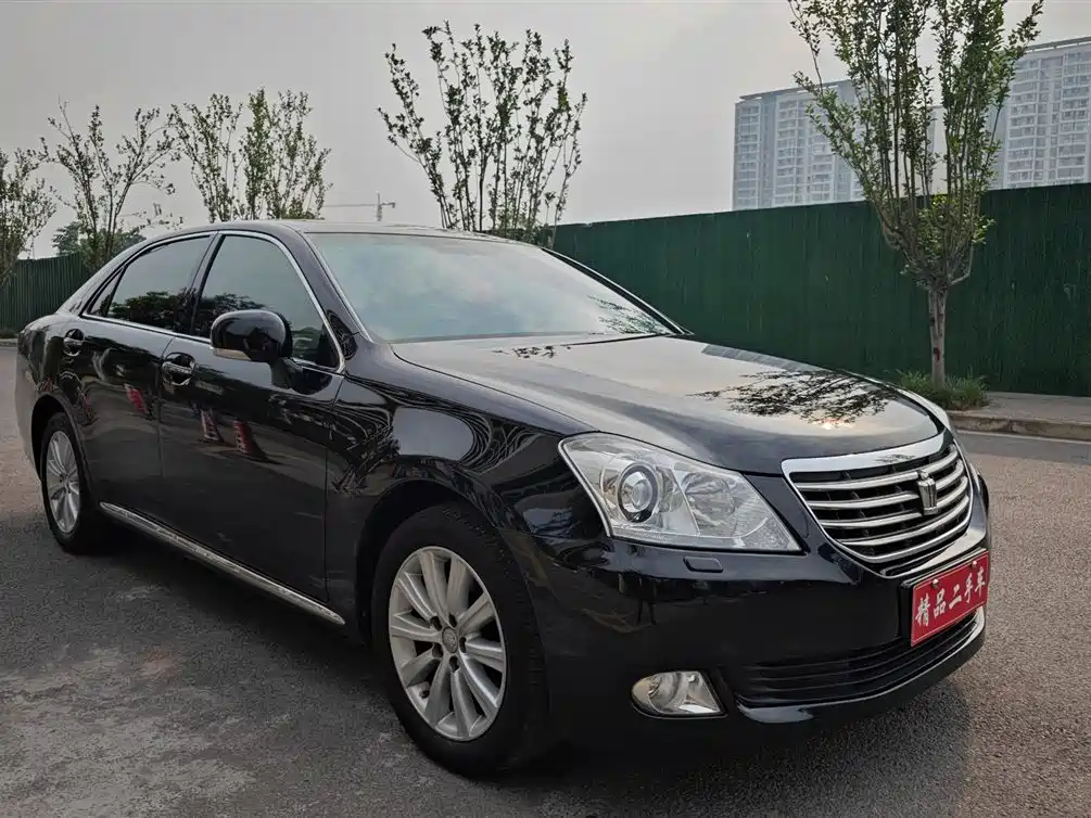 Crown 2.5 L Royal Leather Sunroof Navigation
