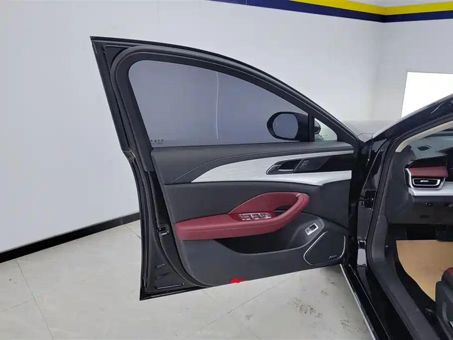 Hongqi H5 2.0 T Auto Flagship Smooth