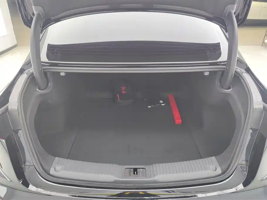 Hongqi H5 2.0 T Auto Flagship Smooth