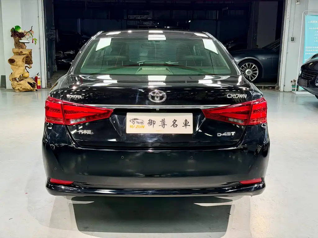 Crown 2.0 T Fashion
