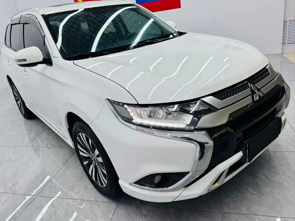 Outlander 2.0 L 2 WD Smooth Enjoyment 5-seat