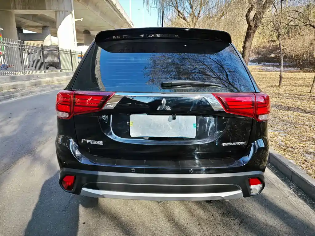 Outlander 2.4 L 4 WD Elite 5-seat