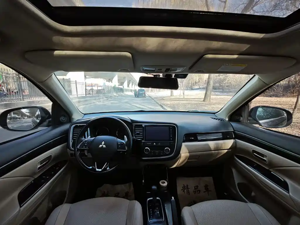 Outlander 2.4 L 4 WD Elite 5-seat