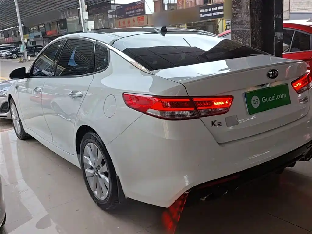 Kia K5 1.6 T Auto LUX