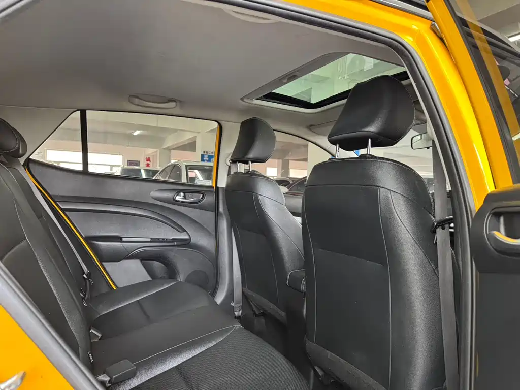 Stonic 1.4 L CVT Fun Enjoyment Sunroof