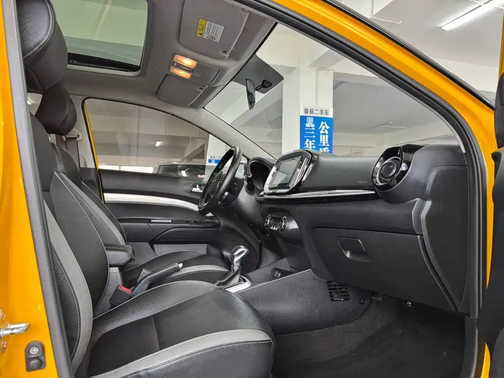 Stonic 1.4 L CVT Fun Enjoyment Sunroof