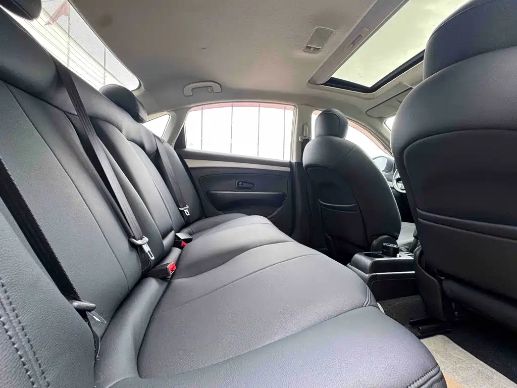 Sylphy Classic 1.6 XE Auto Leading
