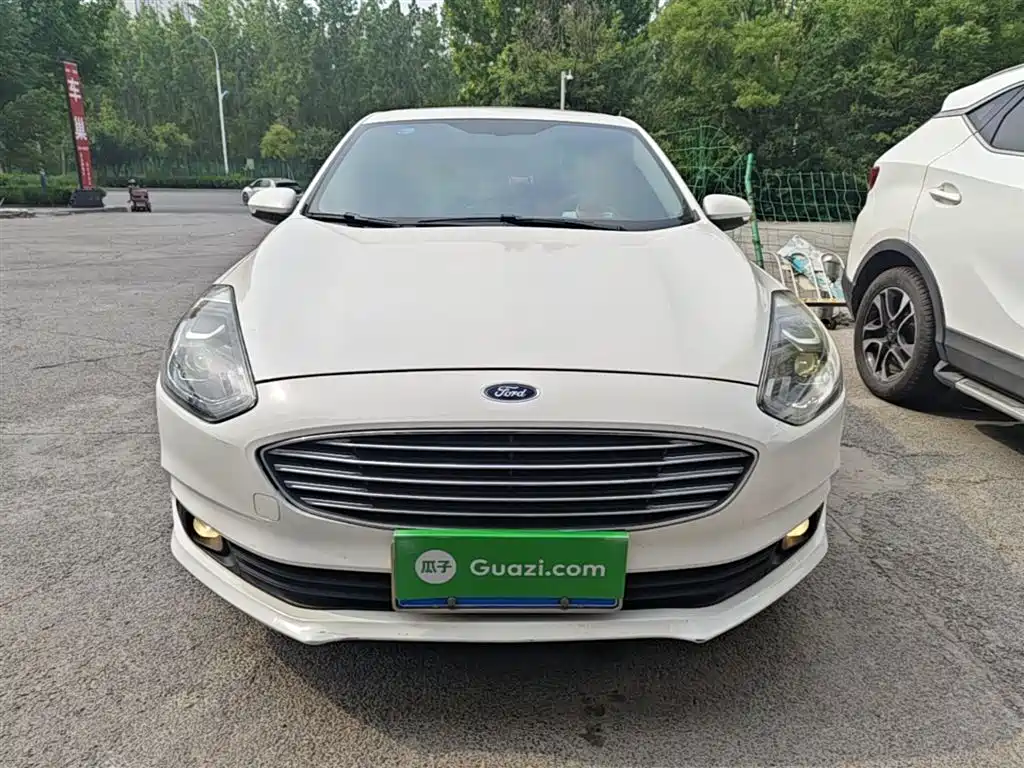 Escort Facelift 1.5 L Auto Joy CN-VI