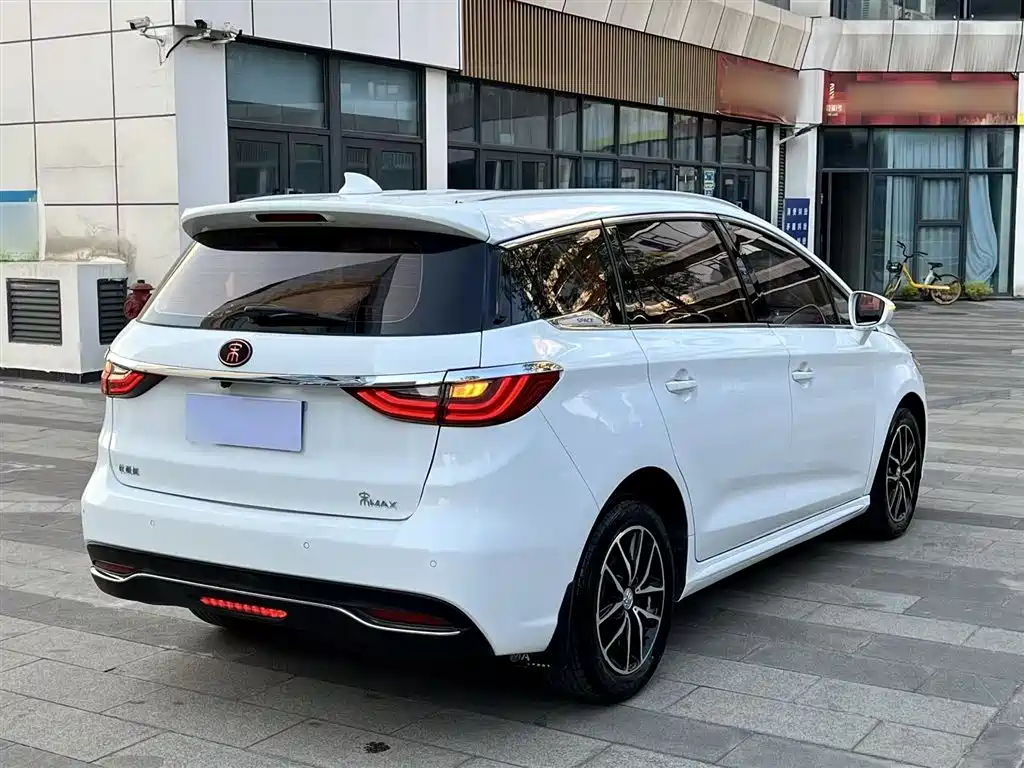 Song MAX 1.5 T Auto Connected Elite 7-seat