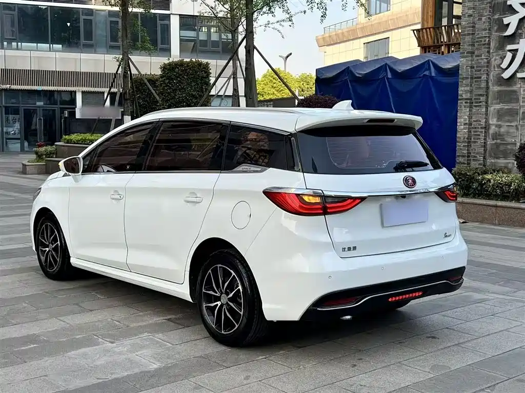 Song MAX 1.5 T Auto Connected Elite 7-seat