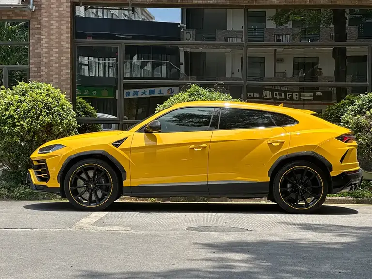 Lamborghini Urus 4.0 T V8