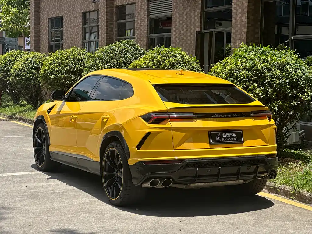 Urus 4.0 T V8